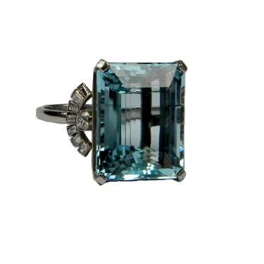 Large aquamarine & baguette diamond ring | DB Gems