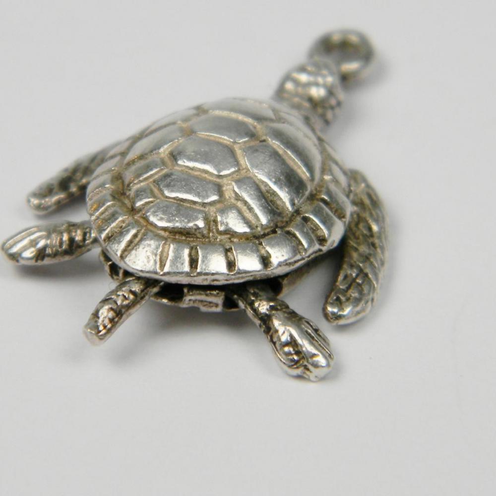 Articulated Turtle charm | DB Gems