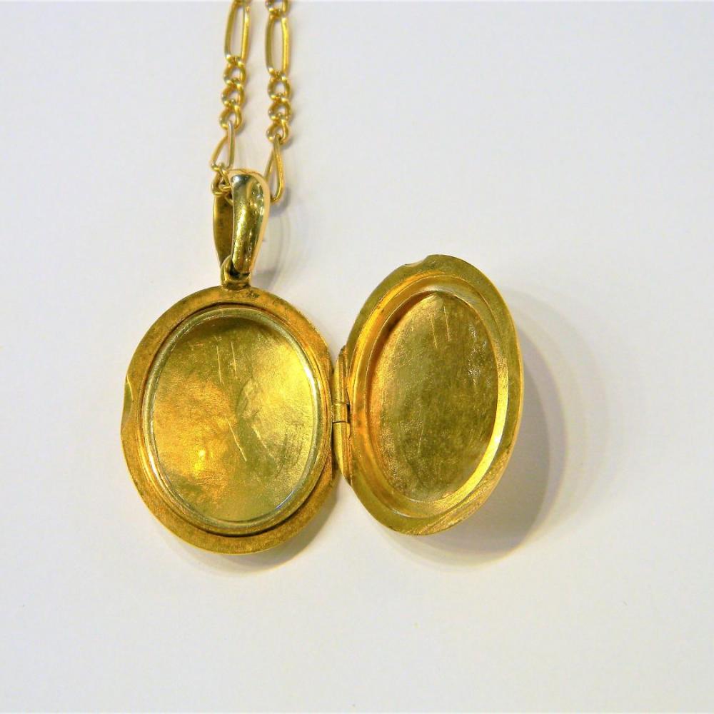 Plain Antique Oval Gold Locket | DB Gems